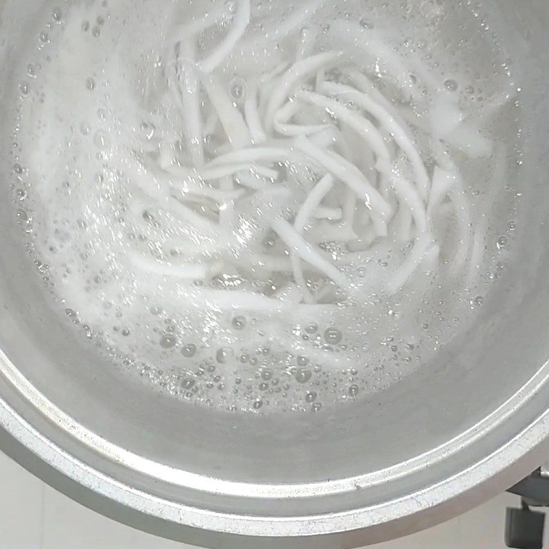 Step 3 Cook the coconut jelly, coconut milk, and pandan leaves Coconut jelly with coconut milk and pandan leaves