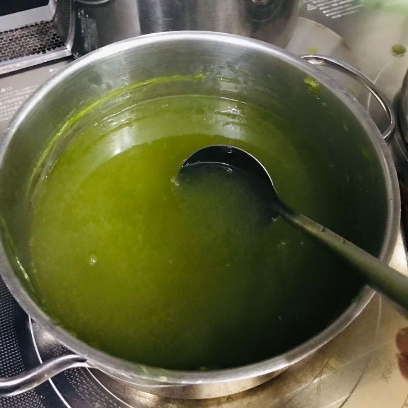 Step 2 Cooking pandan jelly Pandan jelly with coconut milk (recipe shared by user)