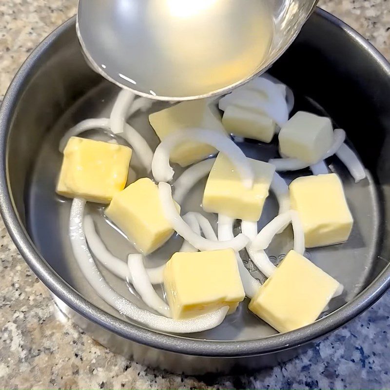 Step 2 Cooking coconut jelly and preparing young coconut meat Coconut jelly cheese