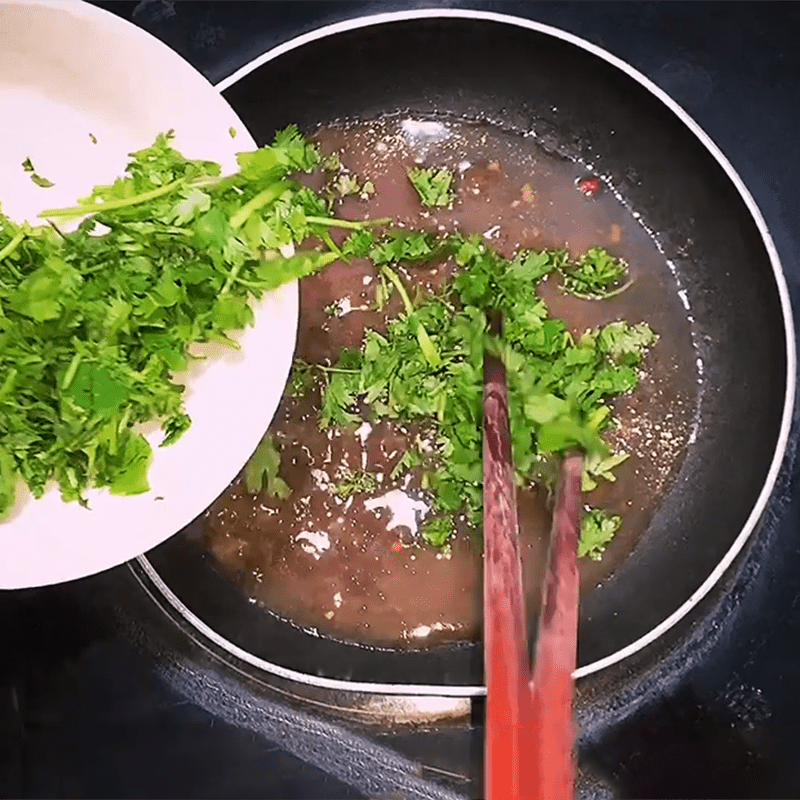 Step 4 Cooking the sauce and finishing Steamed basa fish with ginger