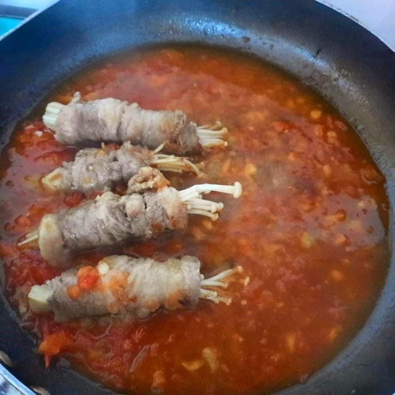 Step 3 Cooking Beef with Tomato Sauce Beef rolled with enoki mushrooms in tomato sauce