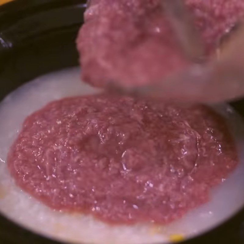 Step 4 Cook pork heart with porridge Pork heart green bean porridge using a slow cooker