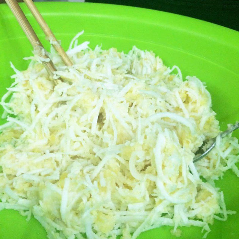 Step 4 Cooking and mixing the filling for Southwestern sweet rice rolls