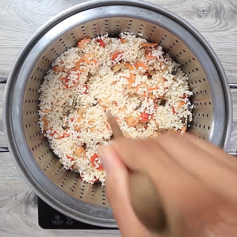 Step 4 Cooking sticky rice for Taiwanese savory sticky rice