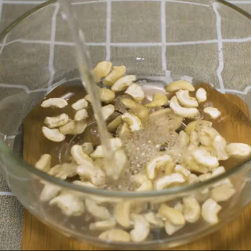Step 1 Soak the nuts for Quinoa Milk (Buckwheat) with Cashew Nuts