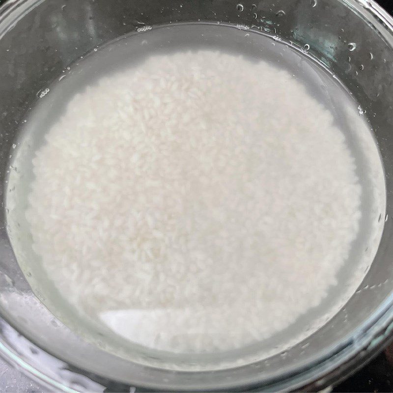 Step 1 Soak the beans and sticky rice Red Bean Dessert with Sticky Rice