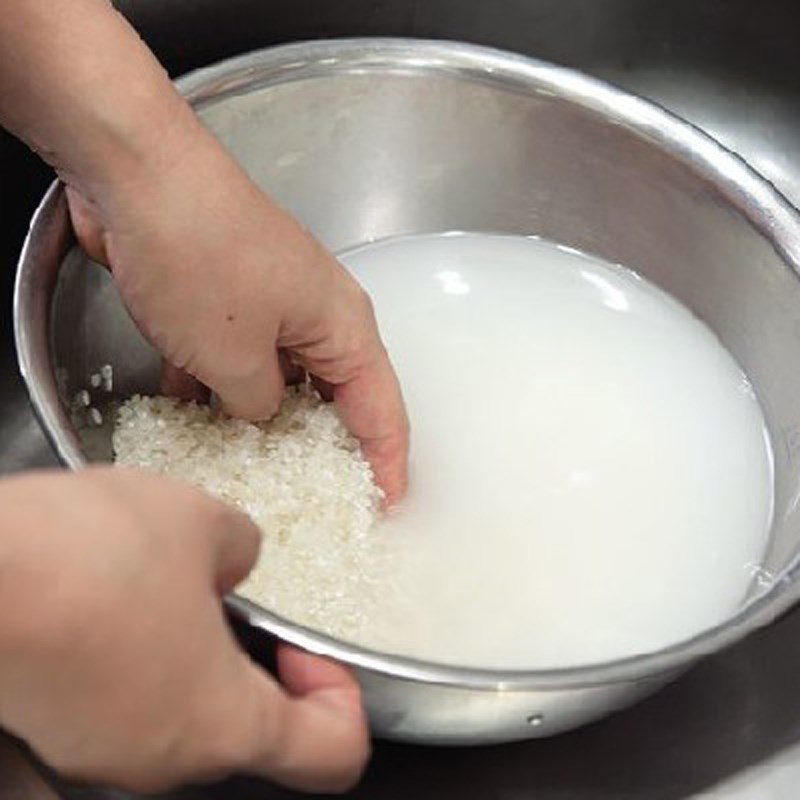 Step 5 Soak the rice Beef potato porridge