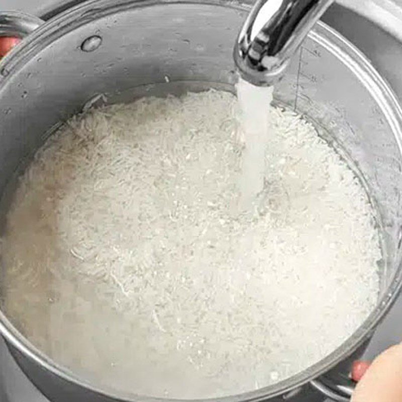 Step 5 Soak the rice Beef potato porridge