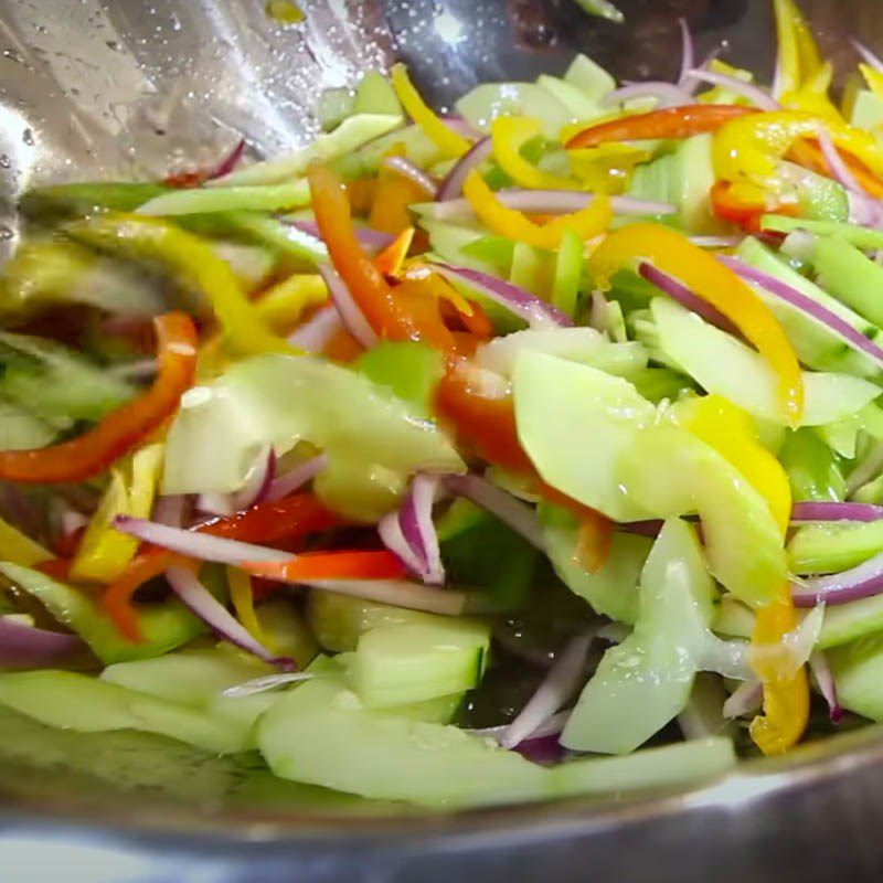 Step 5 Soak in vinegar and sugar Thai five-color salad