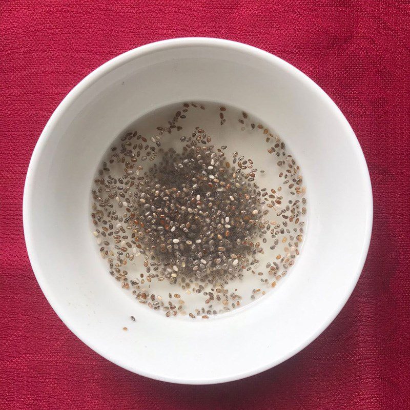 Step 1 Soak butterfly pea flowers and chia seeds Butterfly pea flower chia tea