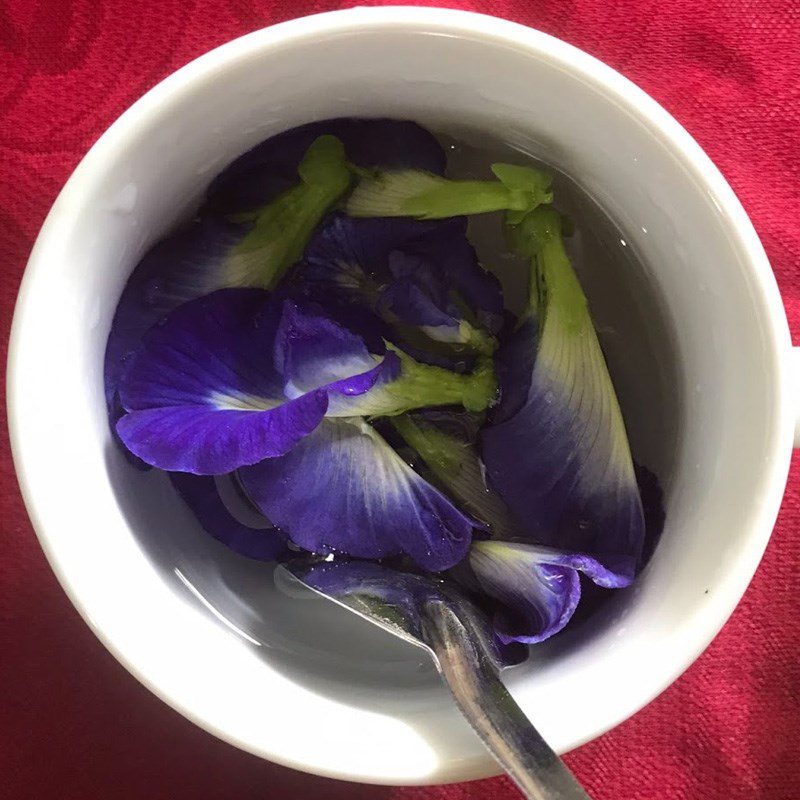 Step 1 Soak butterfly pea flowers Honey Butterfly Pea Flower Tea