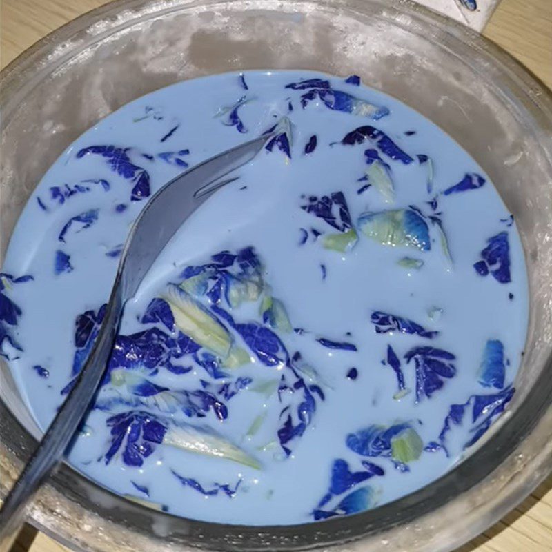 Step 1 Soak butterfly pea flowers with fresh milk Butterfly Pea Flower Milk Ice Cream