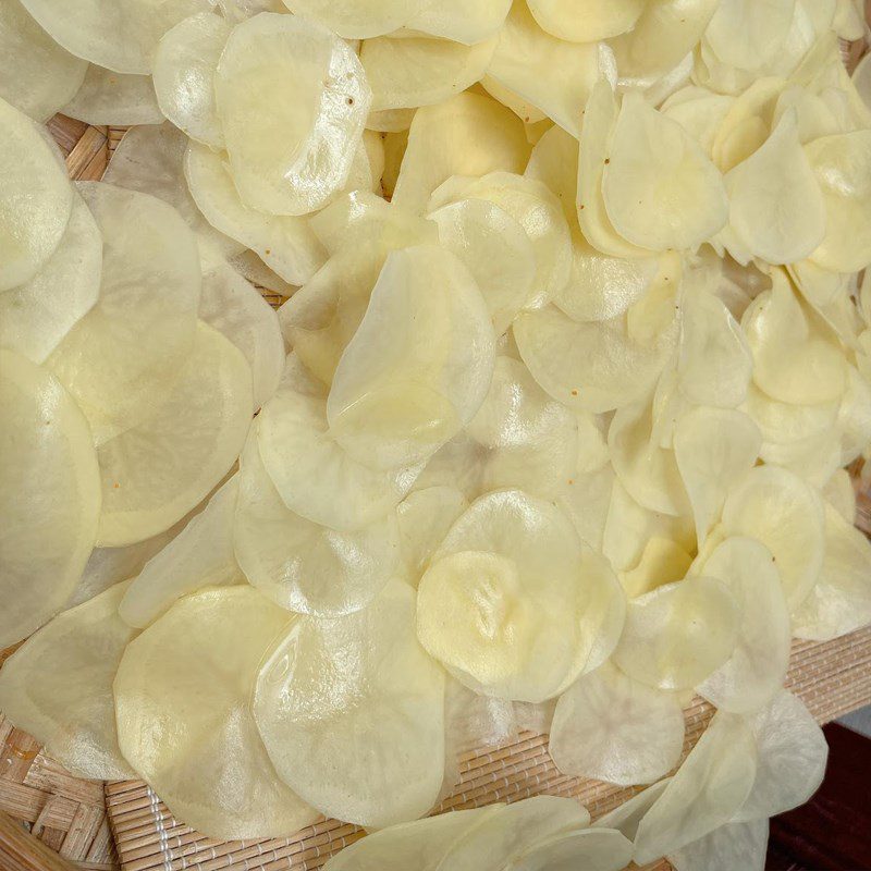 Step 2 Soak the potatoes Crispy fried potatoes without flour