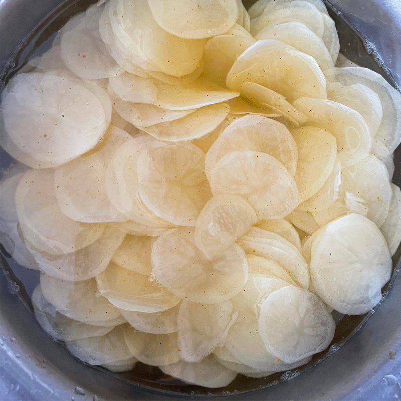 Step 2 Soak the potatoes Crispy fried potatoes without flour