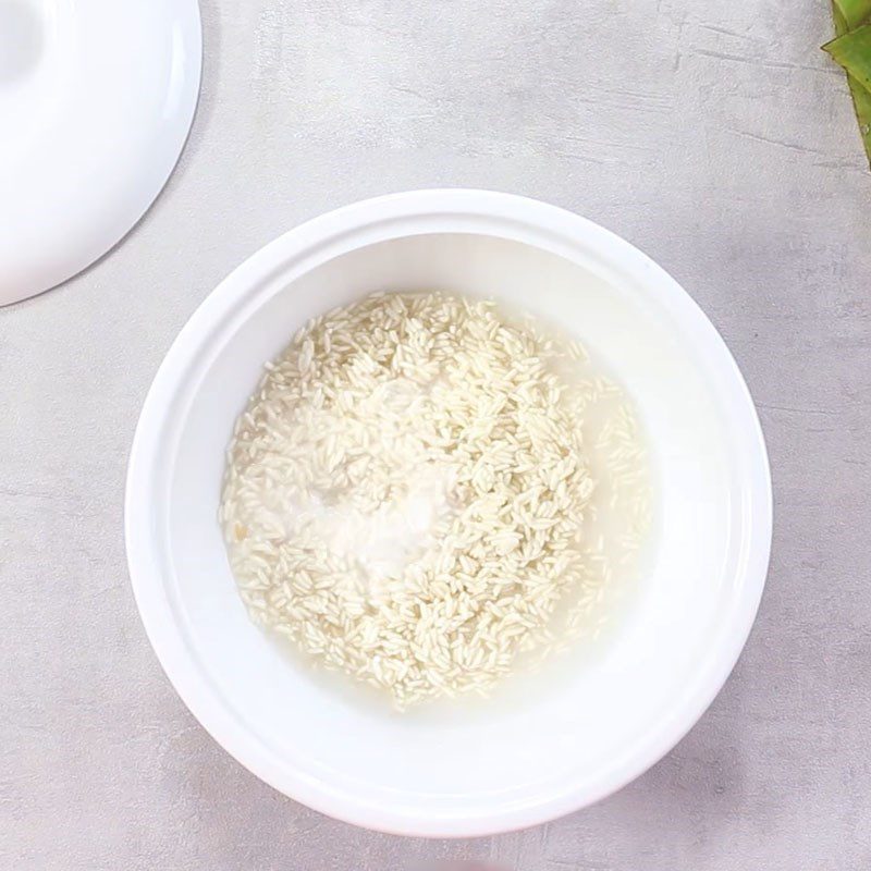 Step 1 Soak glutinous rice and mung beans Bánh khúc without khúc leaves