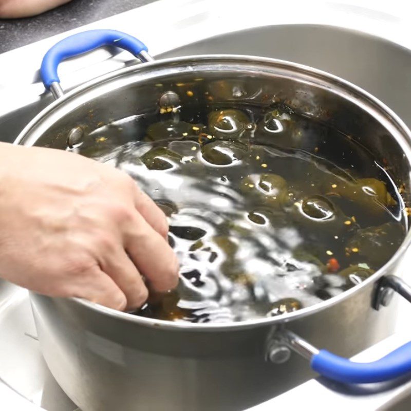 Step 1 Soak and clean the snails for Hot Snail Noodles