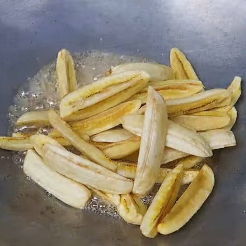 Step 3 Green banana coated with sugar Thai style
