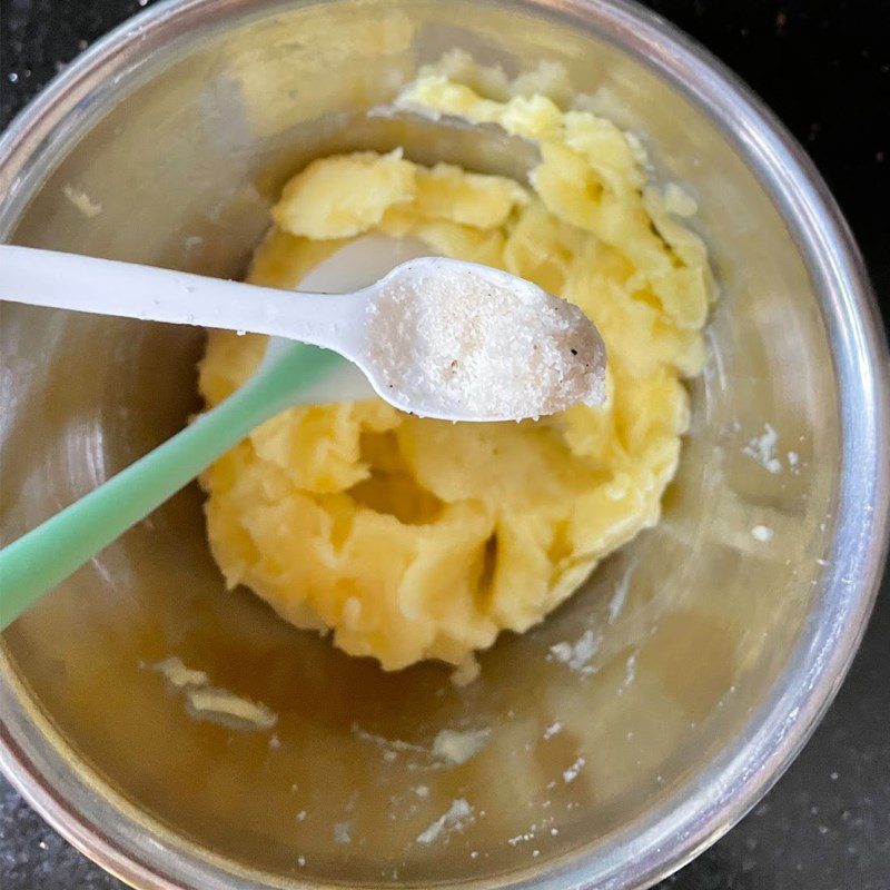 Step 2 Mash the potatoes Bake the potato snack in the oven