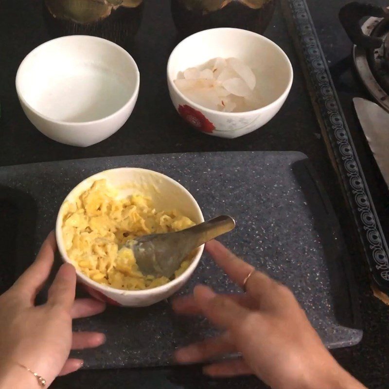 Step 2 Mash the durian Durian Coconut Jelly