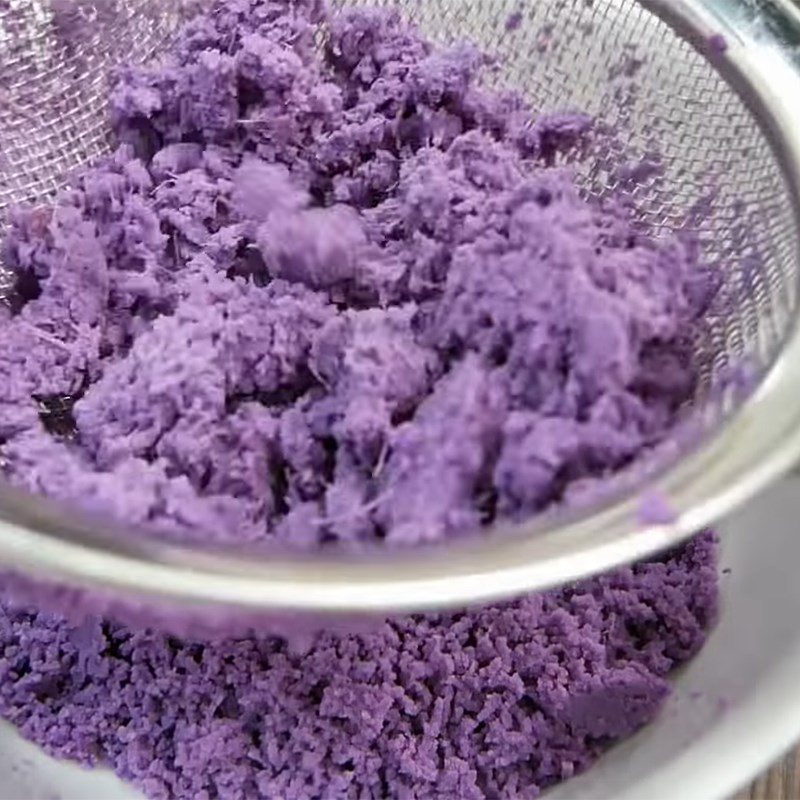 Step 3 Mashing and mixing purple sweet potato with the batter Purple sweet potato steamed rice cake