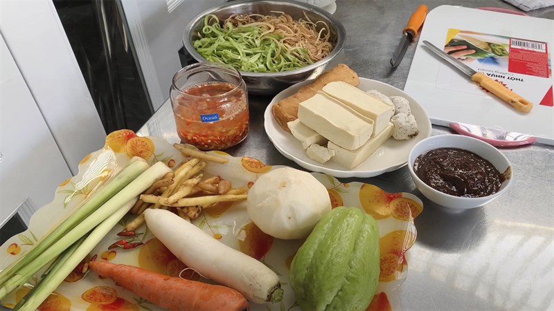 Ingredients for vegetarian noodle soup