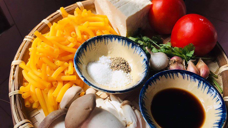 Ingredients for vegetarian tomato stir-fried noodles