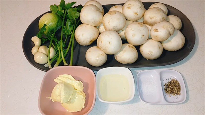 Ingredients for garlic butter fried mushrooms