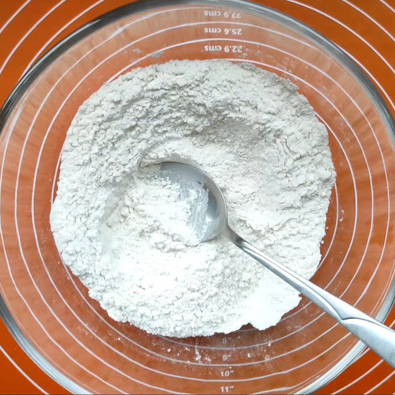 Step 2 Kneading the dough Chicken and mushroom cheese bun