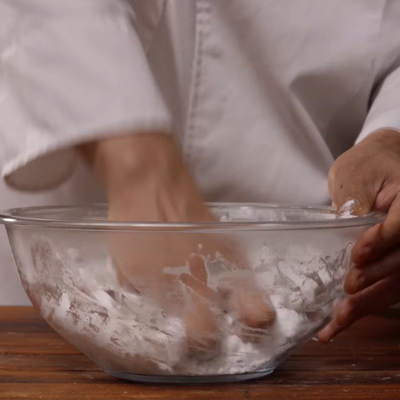 Step 4 Kneading the dough Taro cake with shrimp and meat filling