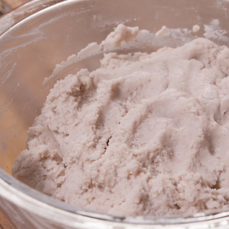 Step 4 Kneading the dough Taro cake with shrimp and meat filling