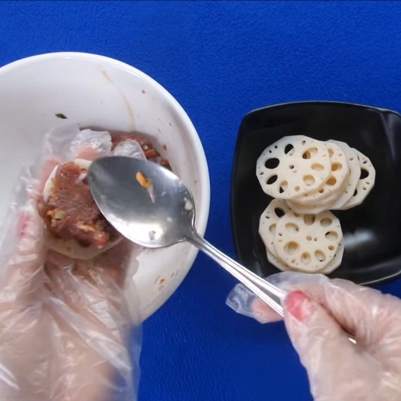 Step 3 Stuffing Lotus Root with Fried Beef