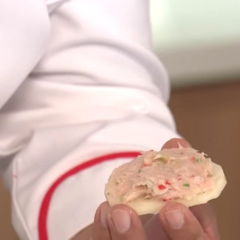 Step 3 Stuffing Fried lotus root with fish cake