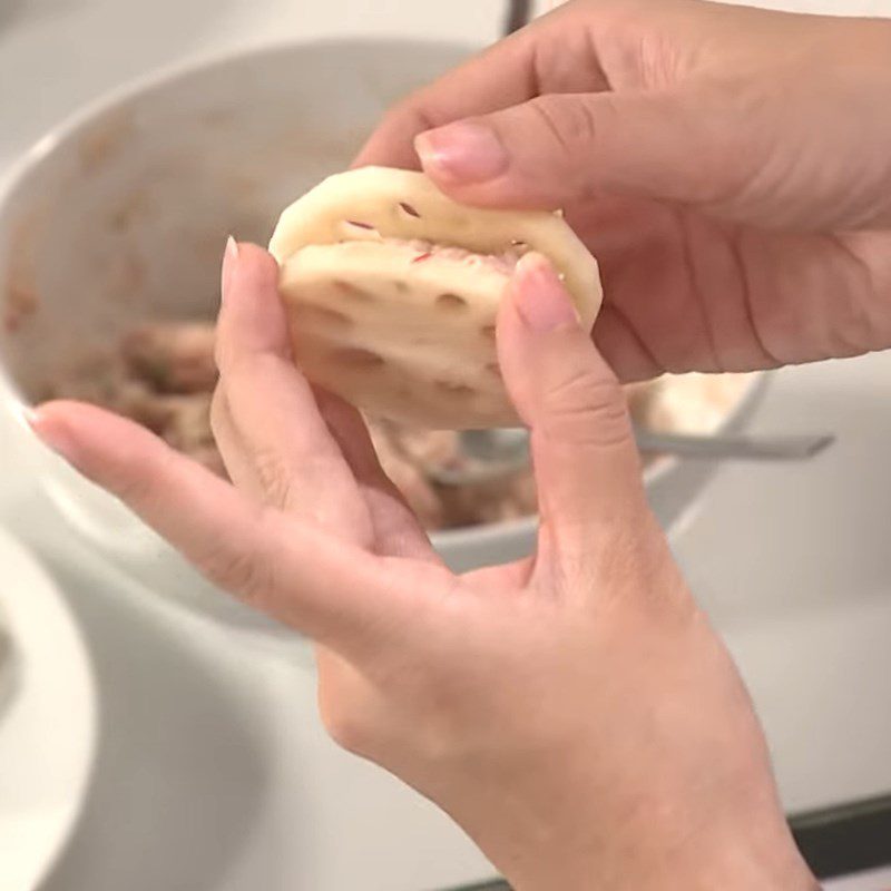 Step 3 Stuffing Fried lotus root with fish cake