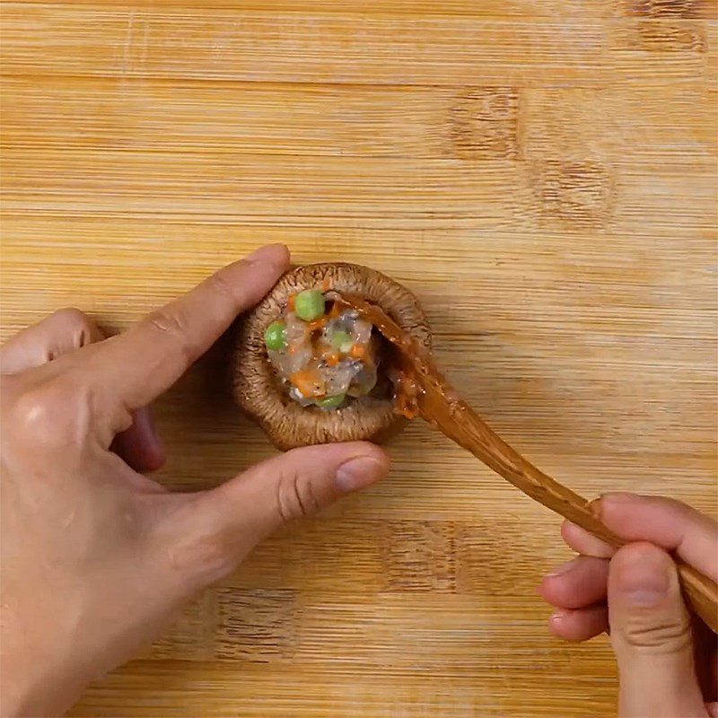 Step 3 Stuff the shrimp into the shiitake mushrooms Stuffed shiitake mushrooms steamed shrimp