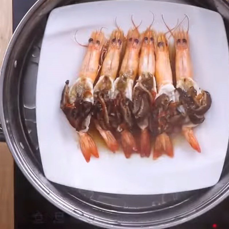 Step 4 Stuffing and steaming shrimp Shrimp steamed with soy sauce