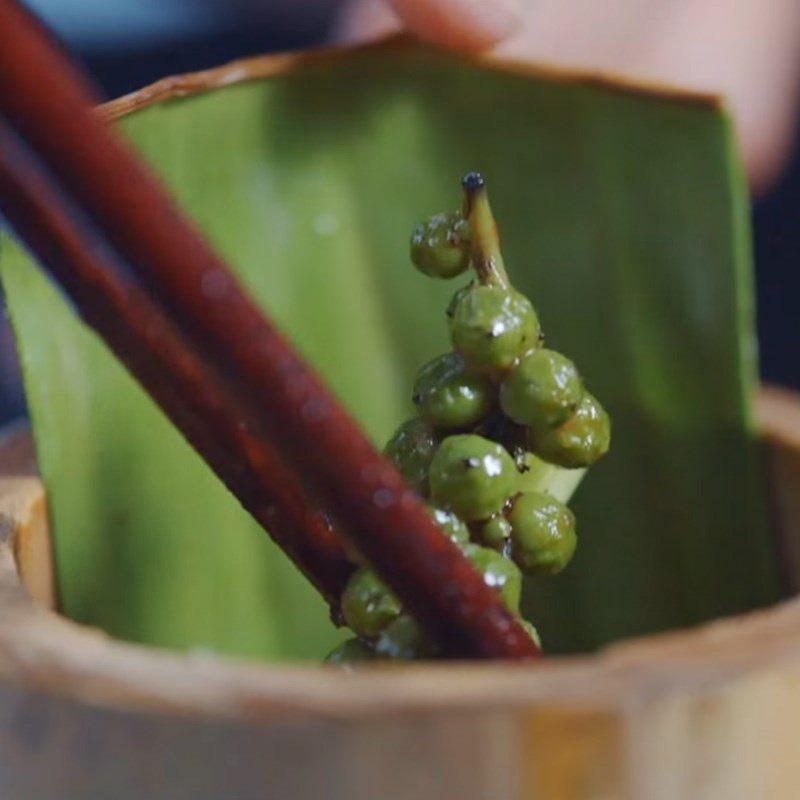 Step 6 Stuffing and grilling the frog Grilled frog in bamboo tube