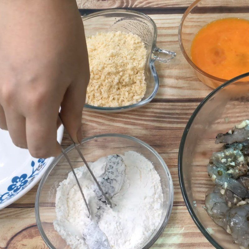 Step 2 Dip shrimp in batter Shrimp fried with an air fryer