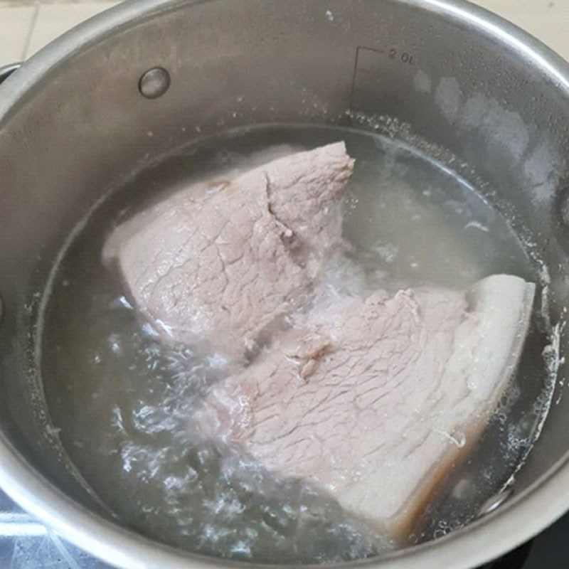Step 2 Simmer the broth for Seaweed Soup with Soft Tofu and Vegetables
