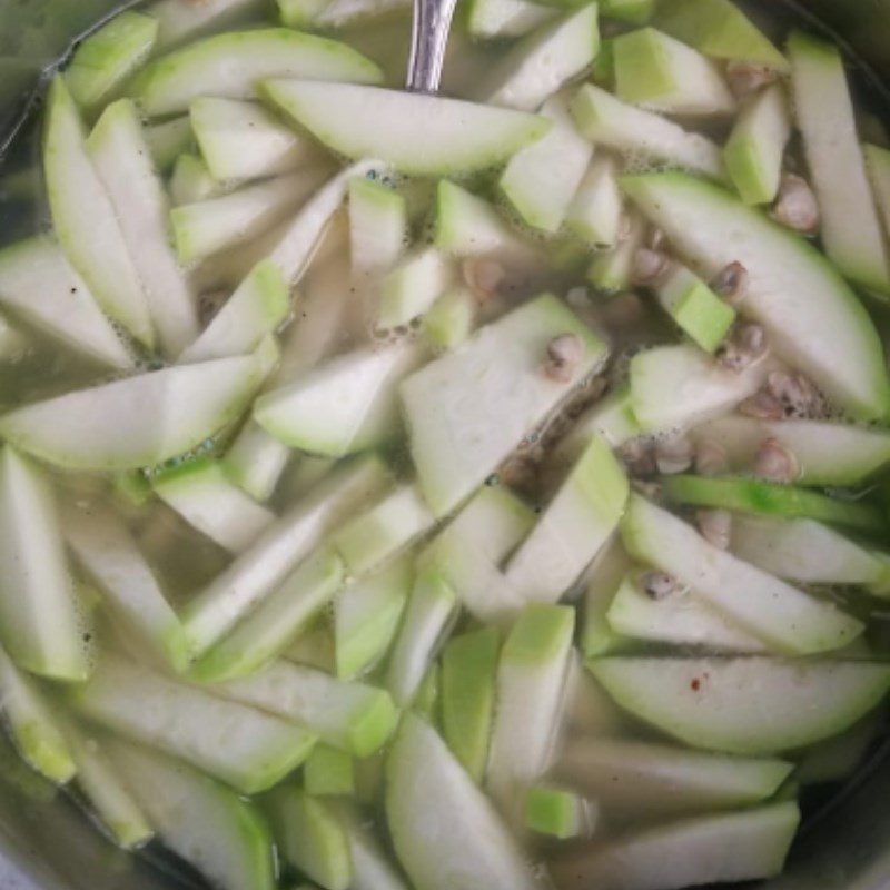 Step 3 Cook clam soup with gourd Gourd soup cooked with clams