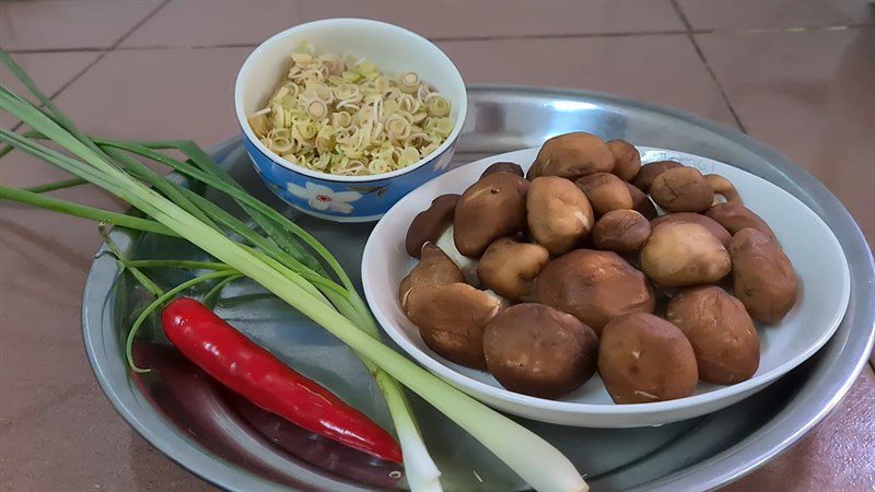 Ingredients for stir-fried shiitake mushrooms with lemongrass and chili