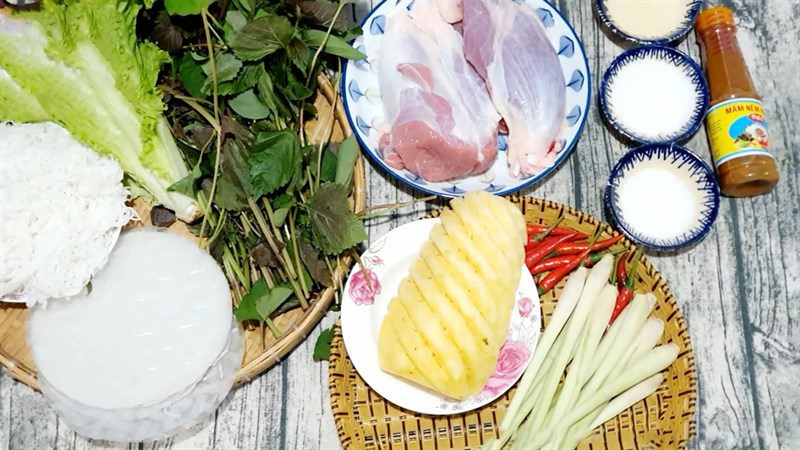 Ingredients for steamed beef with lemongrass