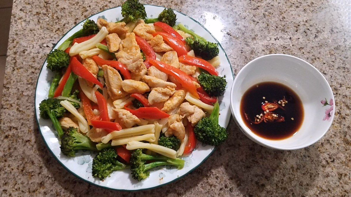 Pasta stir-fried with chicken