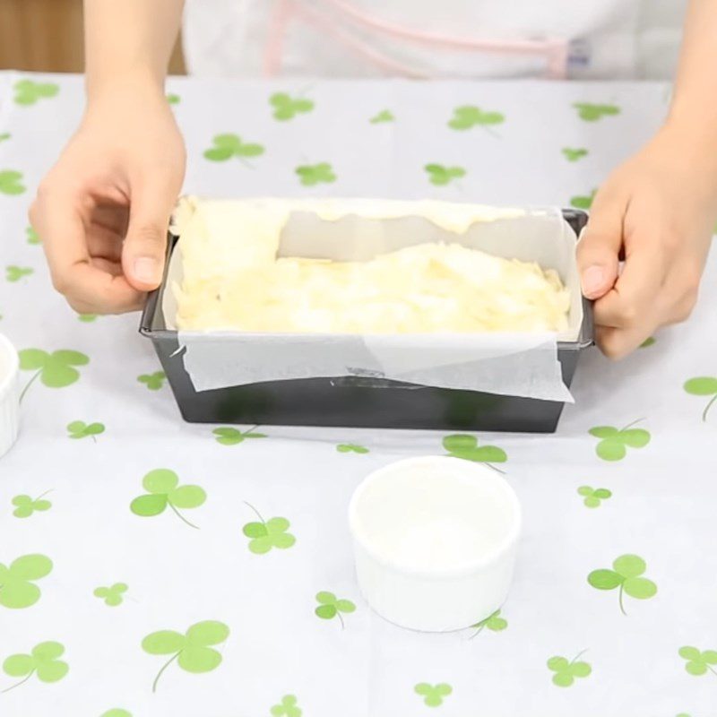 Step 4 Bake the cake Butter raisin cake