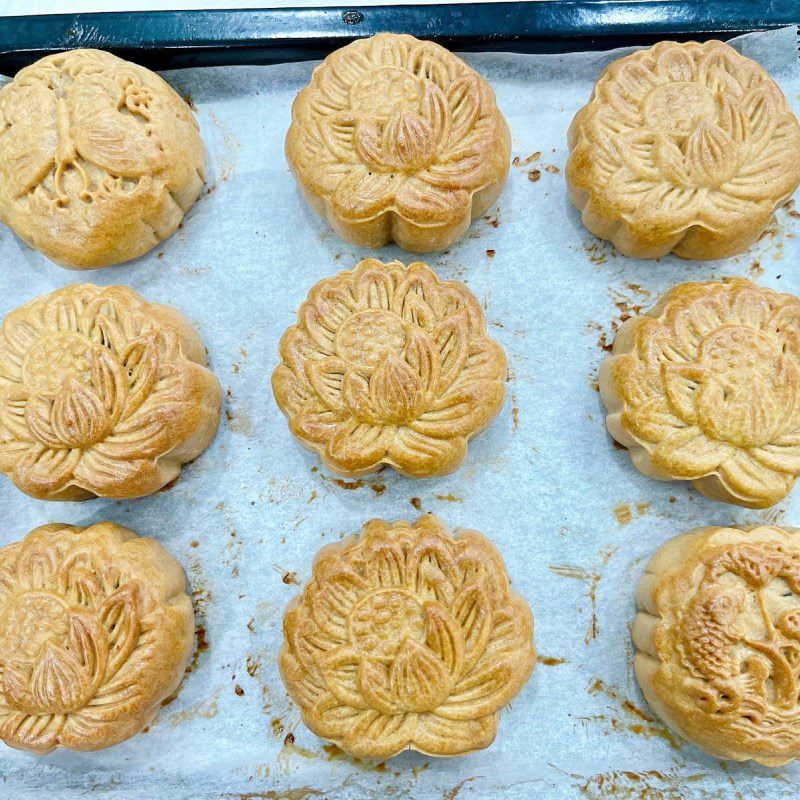 Step 6 Baking the Mooncake with mung bean filling