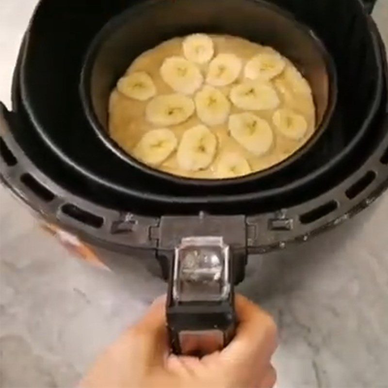 Step 4 Bake banana almond cake in the air fryer Banana almond cake made in the air fryer
