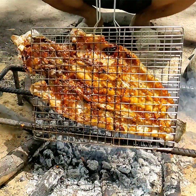 Step 3 Grilling the fish Grilled snakehead fish with salt, chili, and honey