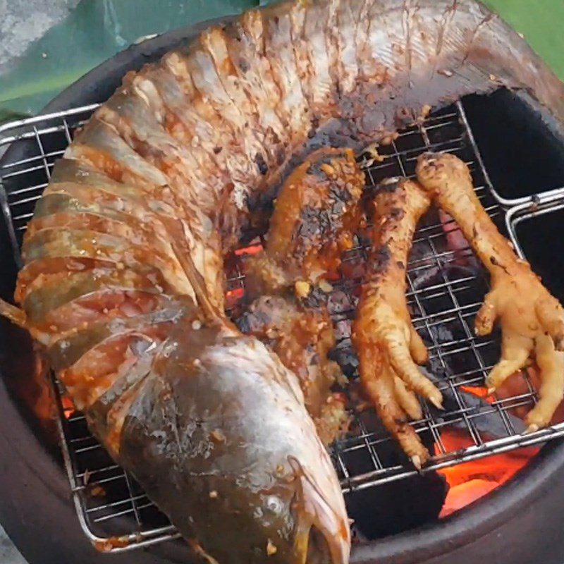 Step 3 Grilled catfish Grilled catfish with salt and chili