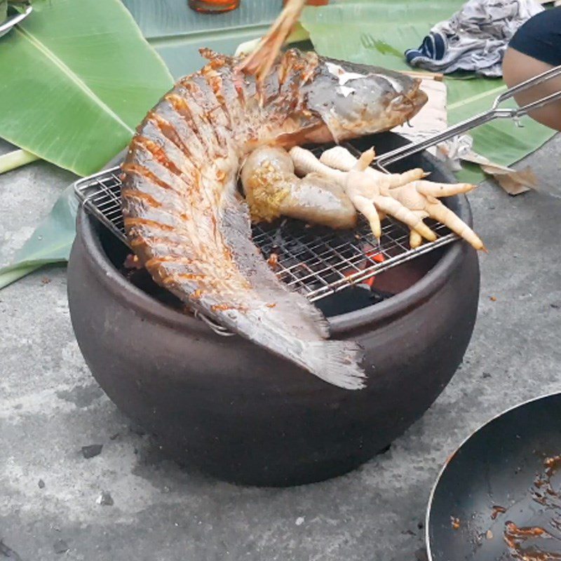 Step 3 Grilled catfish Grilled catfish with salt and chili