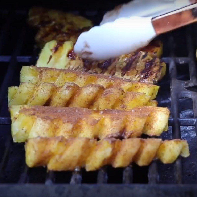 Step 3 Grill the pineapple Grilled pineapple