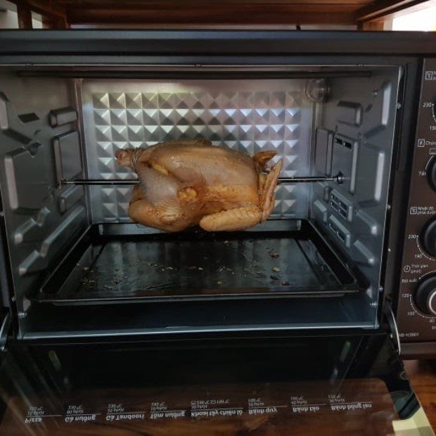 Step 3 Grill the chicken Grilled chicken with Mac Mat leaves using an oven